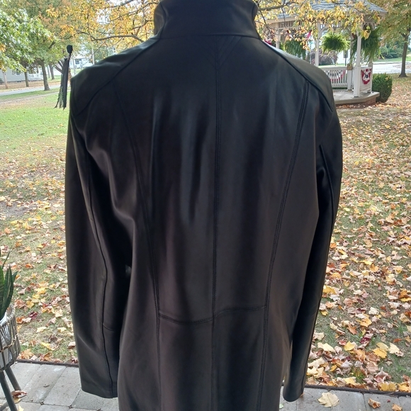 Women's vintage DKNY leather jacket - Picture 3 of 10